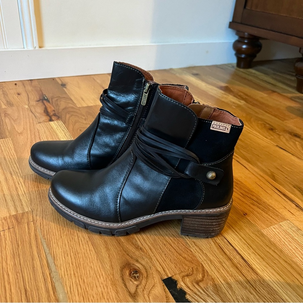 Pikolinos San Sebastian Leather Ankle Boots